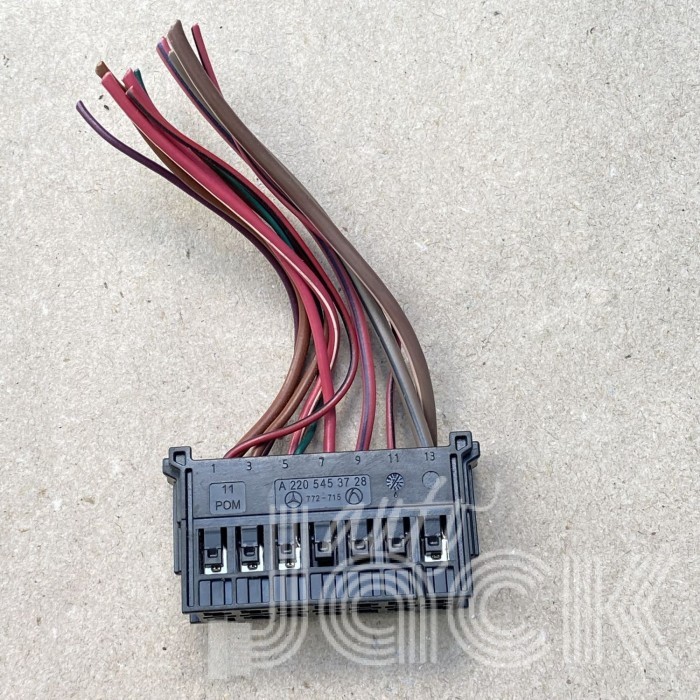 Роз'єм для Mercedes Benz oe A2205453728