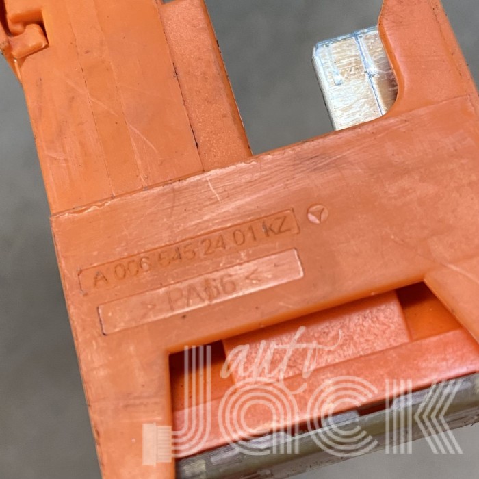 Роз'єм для Mercedes Benz oe A0065452401