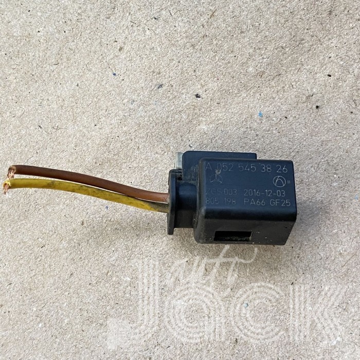 Роз'єм для Mercedes Benz oe A0525453826