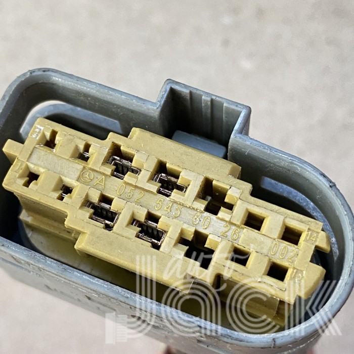 Роз'єм для Mercedes Benz oe A0525456026