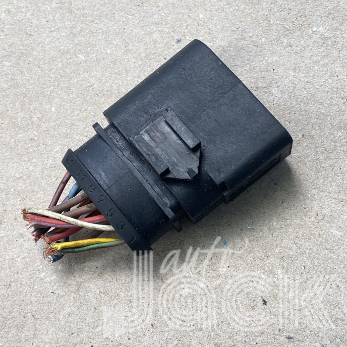 Роз'єм для Audi oe 6X0973817