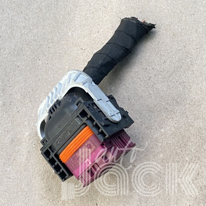 Роз'єм для Audi oe 4M0973056D