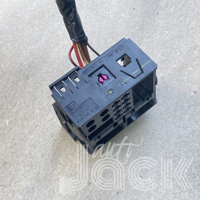 Роз'єм для Mercedes Benz oe A0015456930