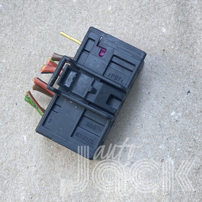 Роз'єм для Audi oe 8E0972710