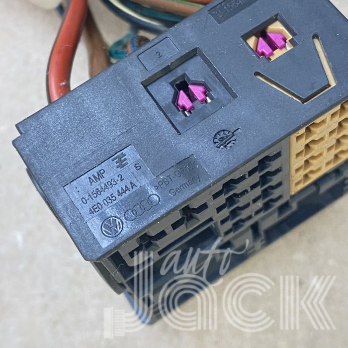Роз'єм для Audi oe 4E0035444A
