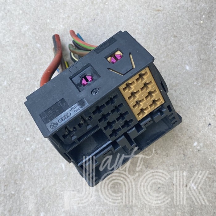 Роз'єм для Audi oe 4E0035444A