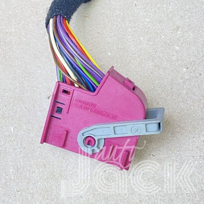 Роз'єм для Mercedes Benz oe A0015457430