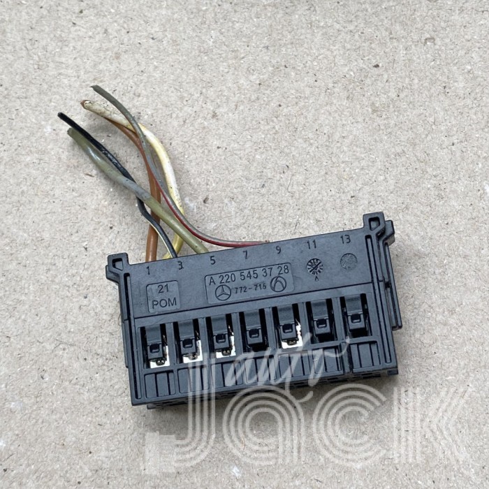Роз'єм для Mercedes Benz oe A2205453728