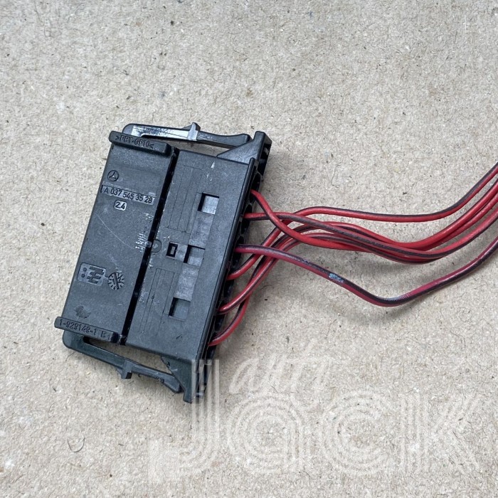 Роз'єм для Mercedes Benz oe A0375453528