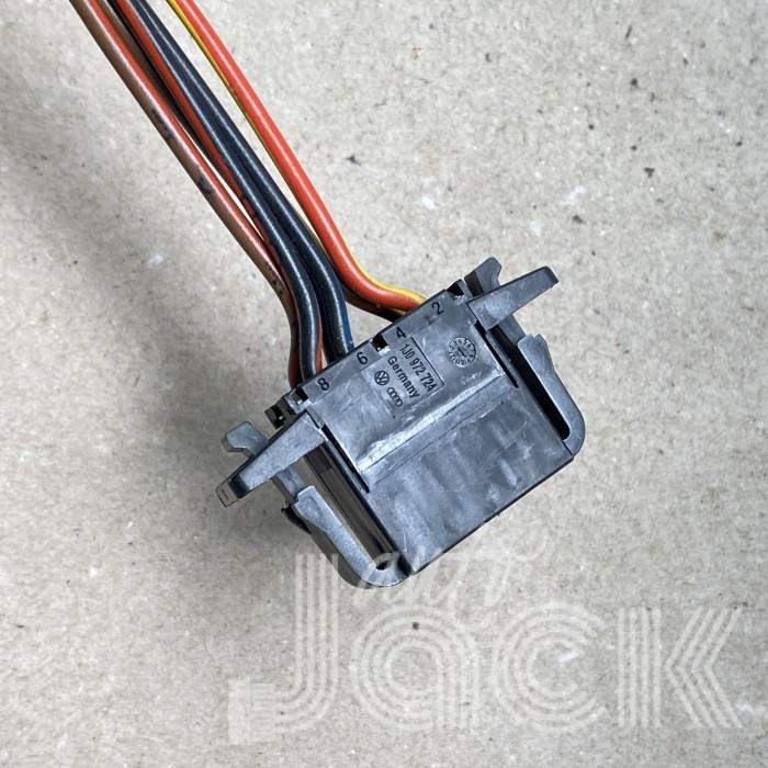 Разъем для Audi oe 1J0972724