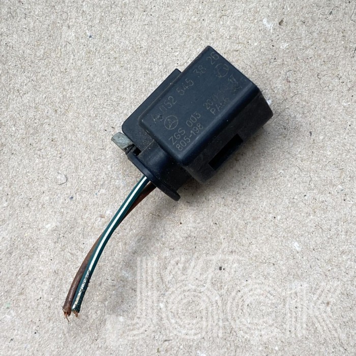 Роз'єм для Mercedes Benz oe A0525453826