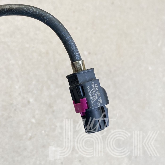 Роз'єм для Audi oe 4E0035750
