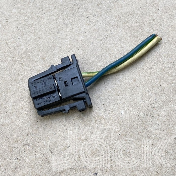 Роз'єм для Audi oe 4E0971942