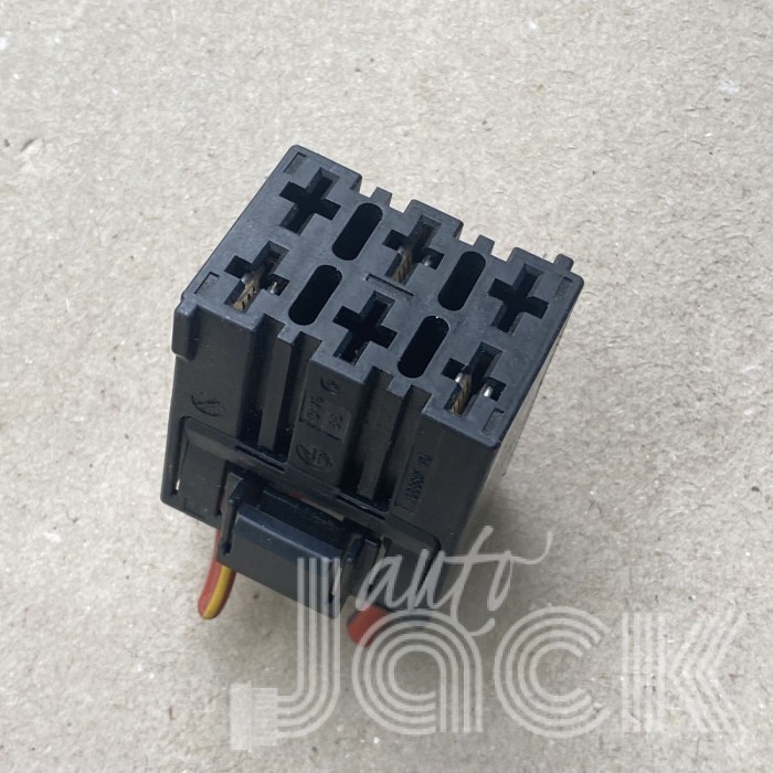 Роз'єм для BMW oe 61136931486