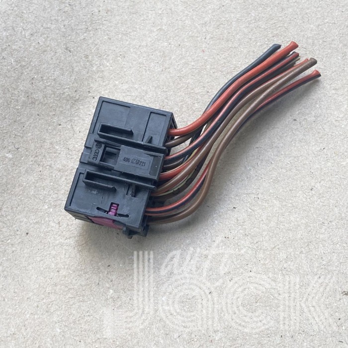 Роз'єм для Audi oe 4B0973721