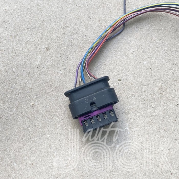 Роз'єм для Audi oe 4F0973705