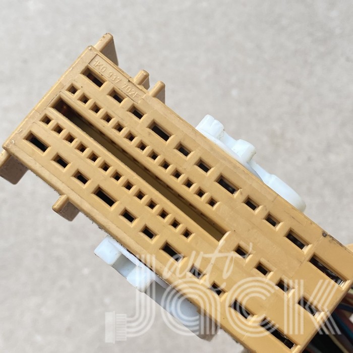 Разъем для Audi oe 1K0937702F