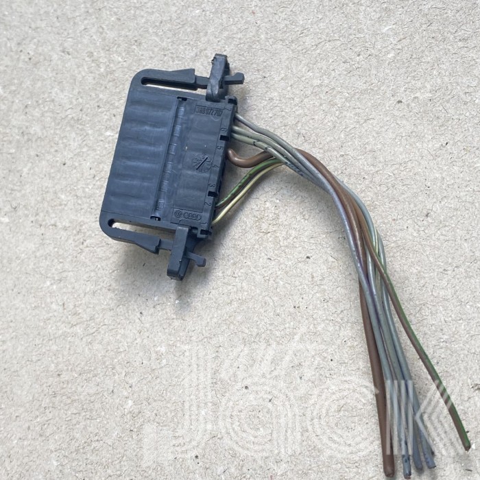 Роз'єм для Audi oe 3B0972707