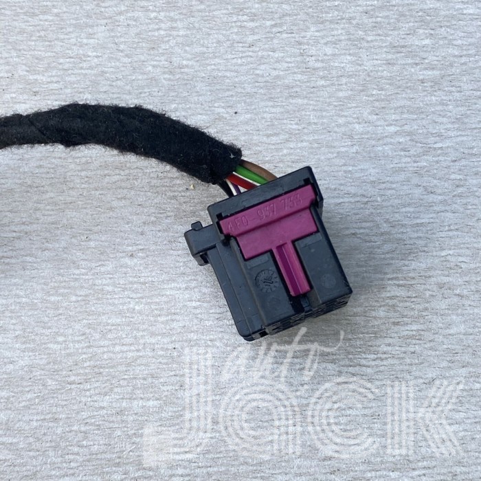 Роз'єм для Audi oe 4F0937733