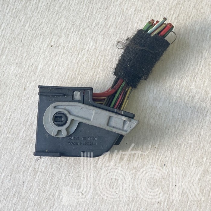 Роз'єм для Mercedes Benz oe 1685450928